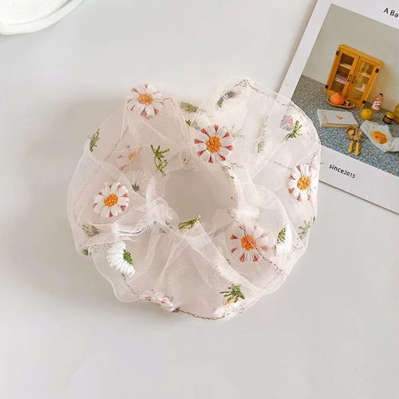 Lagom Studio Accessories - 🌼Daisy floral hair tie Chiffon Scrunchie
